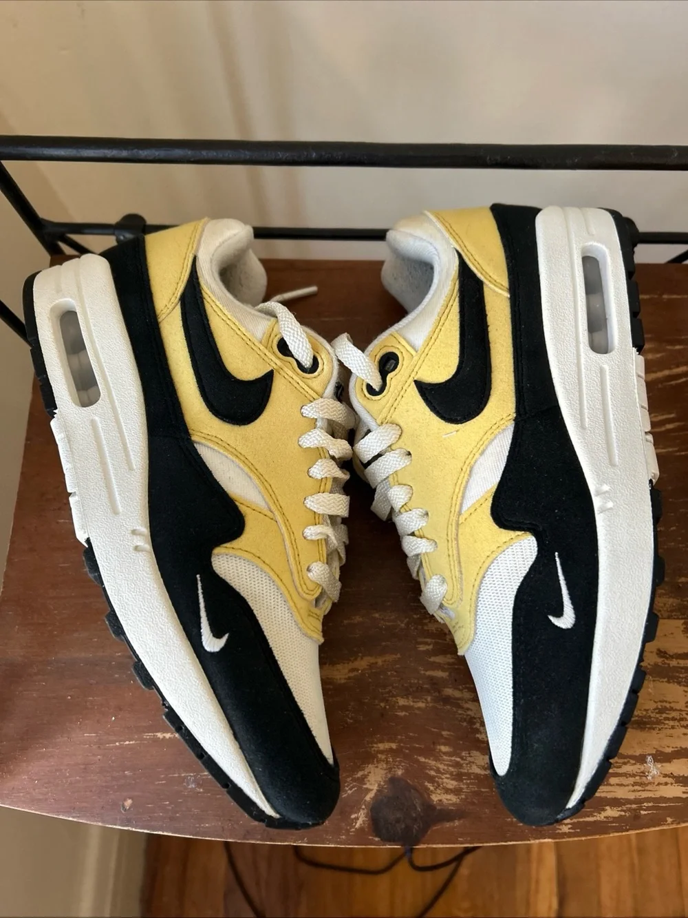 Nike air max 1 women’s 8.5 White, Yellow & Black Low-Top Sneaker’s